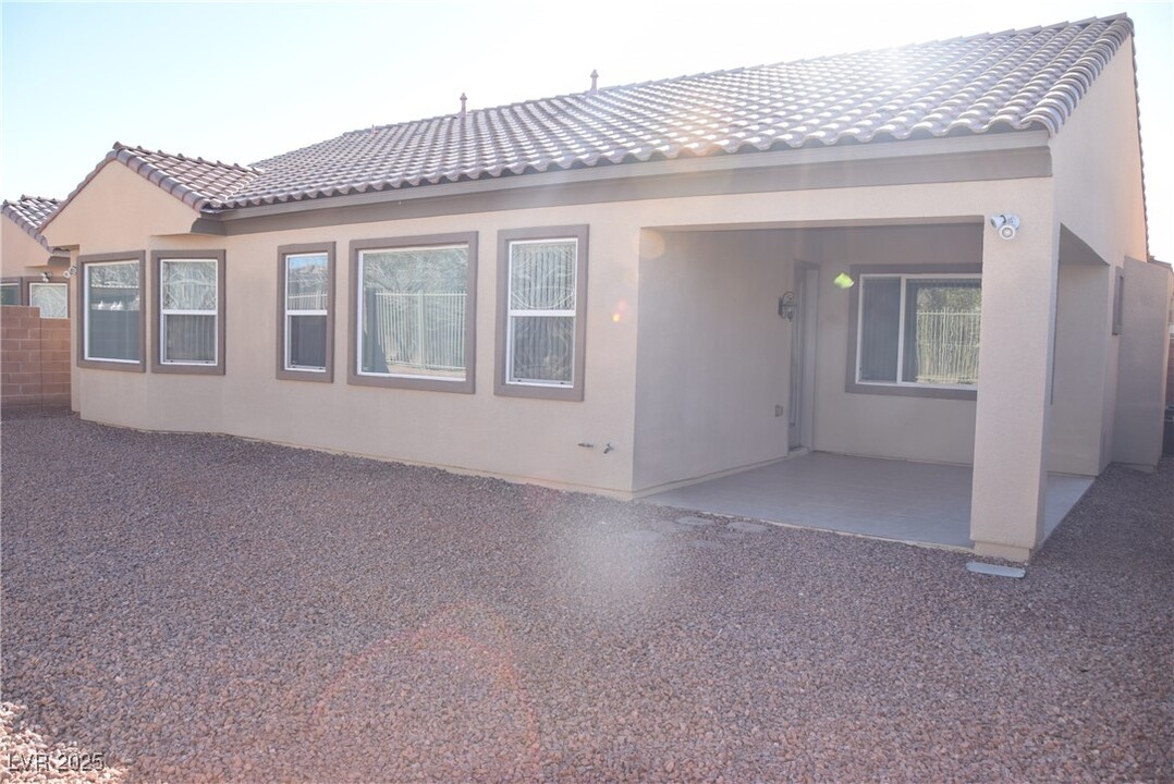 6904 Homing Pigeon Pl in North Las Vegas, NV - Foto de edificio