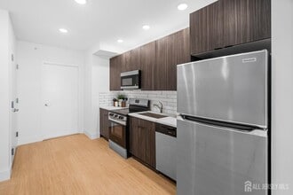 50 Easton Ave in New Brunswick, NJ - Building Photo - Building Photo