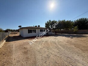 4318 Ave L 2 in Quartz Hill, CA - Building Photo - Building Photo