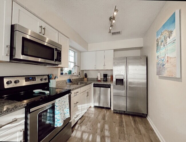 1716 Hickory Ave in Panama City, FL - Building Photo - Building Photo