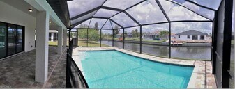 815 SW 11th Ct in Cape Coral, FL - Building Photo