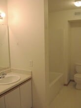 2861 Coral Ct, Unit 201 in Coralville, IA - Building Photo - Building Photo