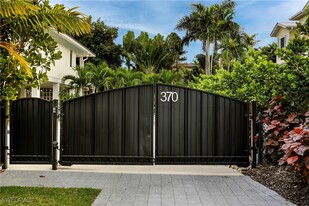 370 6th Ave S in Naples, FL - Building Photo - Building Photo