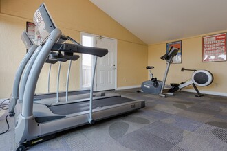 Pinecreek Apartments in Costa Mesa, CA - Foto de edificio - Interior Photo