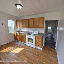 1440 Thackery St in Scranton, PA - Building Photo - Building Photo