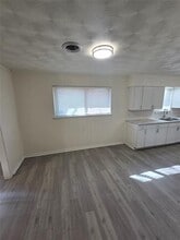 921 Poinsettia Dr in Lancaster, TX - Building Photo - Building Photo