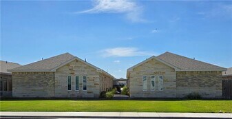 5005 N Hiawatha Dr in Pharr, TX - Building Photo