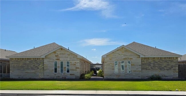 property at 5005 N Hiawatha Dr