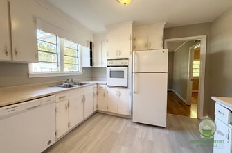 106 Hammond Ave in Greer, SC - Building Photo - Building Photo