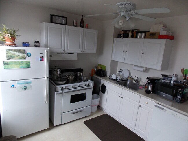 3601 Keswick Rd in Baltimore, MD - Building Photo - Building Photo