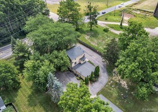 2050 S Wagner Rd in Ann Arbor, MI - Building Photo - Building Photo