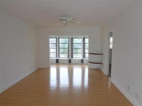 4200 Crystal Lake Dr in Pompano Beach, FL - Building Photo - Building Photo