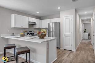 6433 Breezy Oaks Wy, Unit 101 in Jacksonville, FL - Building Photo