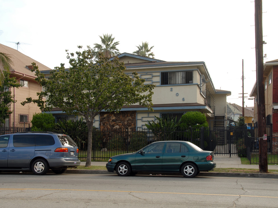 206 S Boyle Ave in Los Angeles, CA - Building Photo