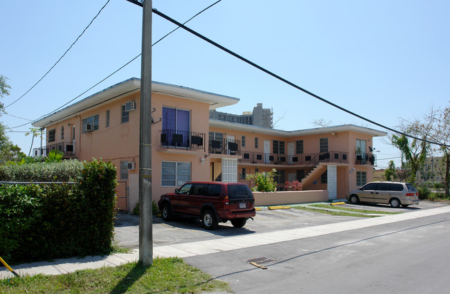 1635 NW 15th Ave in Miami, FL - Building Photo - Building Photo