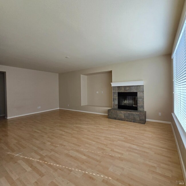 1311 Valley Glen Dr in Dixon, CA - Building Photo - Building Photo