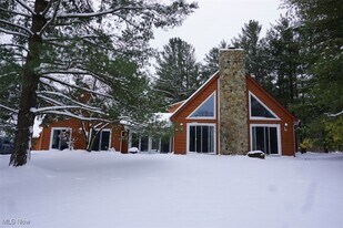 14543 Ensign Rd in Burton, OH - Building Photo