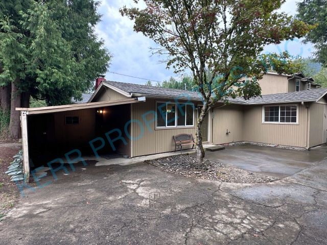 property at 775 SE Roberts Ave