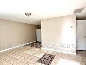 2576 42nd Ave N in St. Petersburg, FL - Building Photo - Building Photo