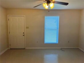 316 Plantation Dr, Unit 3 in Chalmette, LA - Foto de edificio - Building Photo