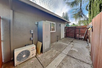 1029-1029 Woodshire Way in Sacramento, CA - Building Photo - Building Photo