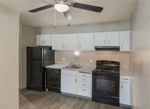 Mason Manor Apartments in Colorado Springs, CO - Foto de edificio - Interior Photo