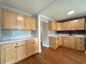 202 Grand St, Unit 1 in Newburgh, NY - Foto de edificio - Building Photo