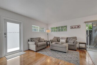 3100 Blaine St in Miami, FL - Building Photo - Building Photo