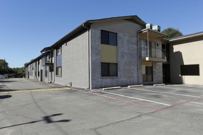 Everton at Bellmar in Dallas, TX - Building Photo - Building Photo