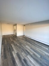 Carlisle Court in Coquitlam, BC - Building Photo - Building Photo