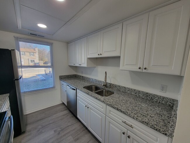 1550 Fairfax Dr in Virginia Beach, VA - Building Photo - Building Photo