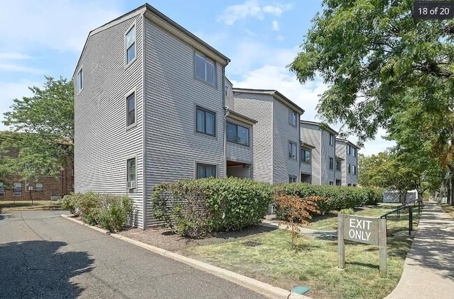 741 10th St in Secaucus, NJ - Building Photo - Building Photo