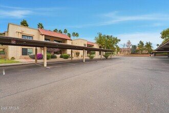 8649 E Royal Palm Rd in Scottsdale, AZ - Building Photo - Building Photo