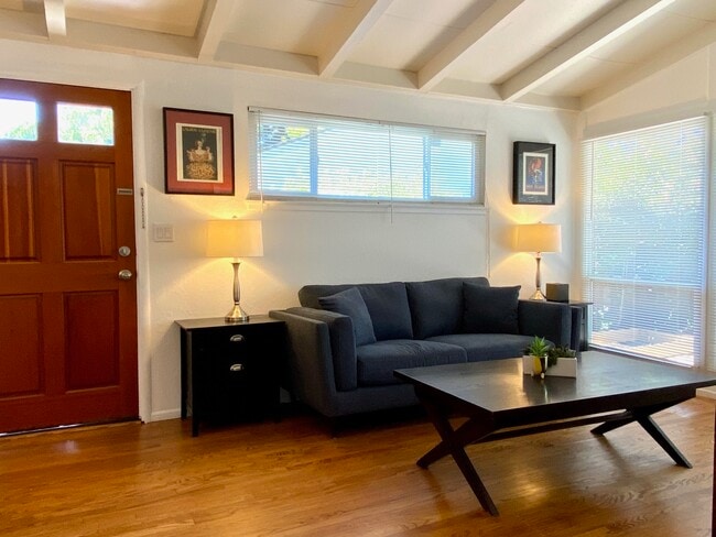 251 El Carmelo Ave, Unit 251 in Palo Alto, CA - Building Photo - Building Photo