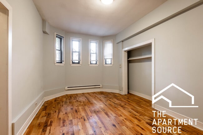 4635 N Paulina St, Unit 204