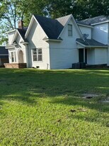 203 E Rhodes Ave, Unit 203 Rhodes Ave in Lufkin, TX - Building Photo