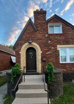 6004 N Pointe Blvd in St. Louis, MO - Building Photo