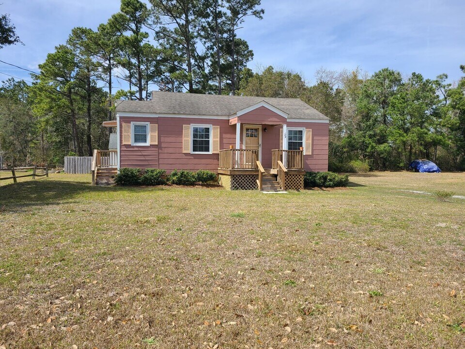 164 Brown Town Rd in Hampstead, NC - Building Photo