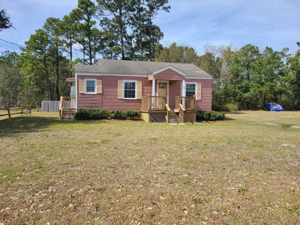 164 Brown Town Rd in Hampstead, NC - Building Photo