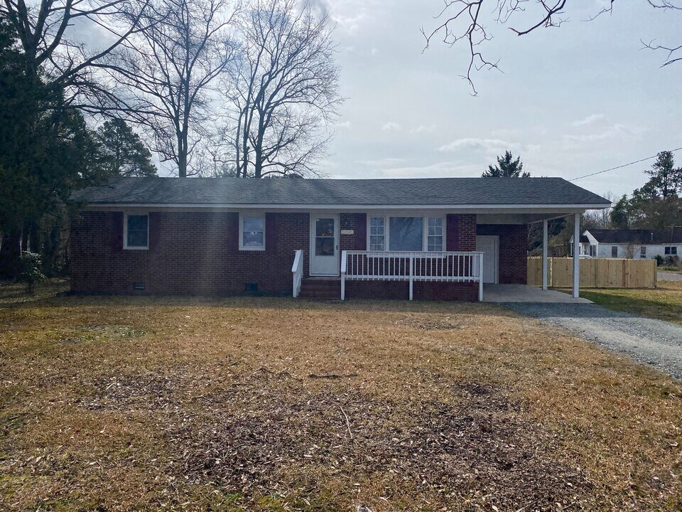 204 E Bay St in Warsaw, NC - Building Photo