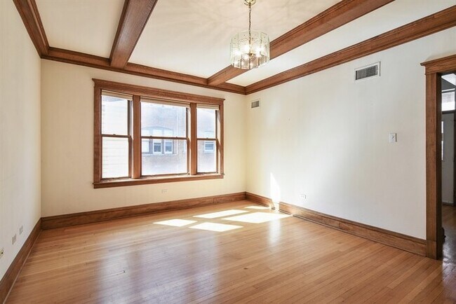 5838 N Kenmore Ave-Unit -02 in Chicago, IL - Building Photo - Building Photo