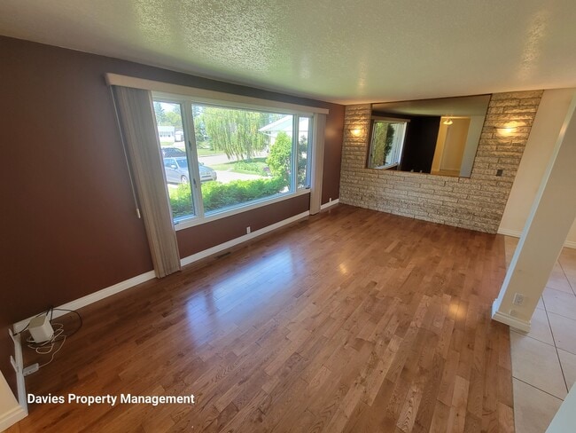 property at 115 Henry Ave NW