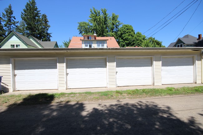 516 E Indiana Ave in Coeur d'Alene, ID - Foto de edificio - Building Photo
