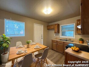 1029 Essex St in San Antonio, TX - Building Photo - Building Photo