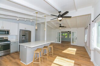 1060 Alahaki St in Kailua, HI - Building Photo - Building Photo