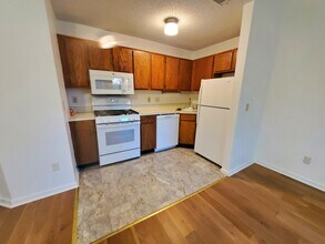 9005 Stoneleigh Trce, Unit 9005 Stoneleigh Trace in Douglasville, GA - Building Photo - Building Photo