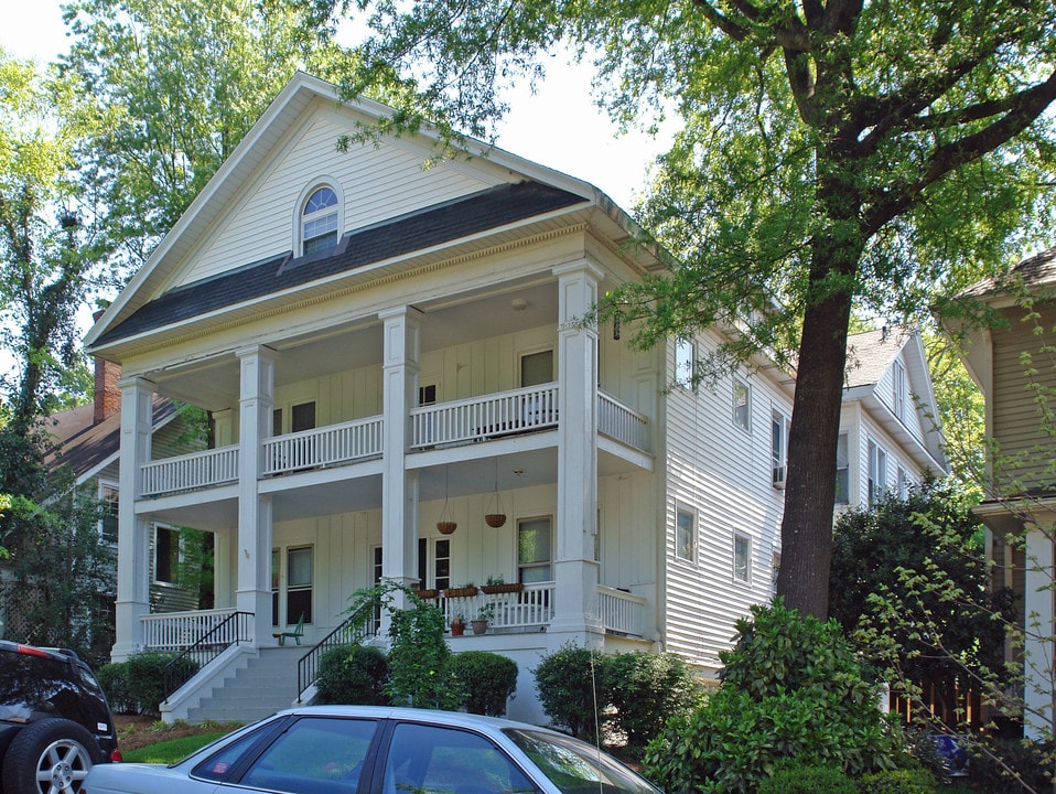 122 Hillcrest Rd in Raleigh, NC - Foto de edificio