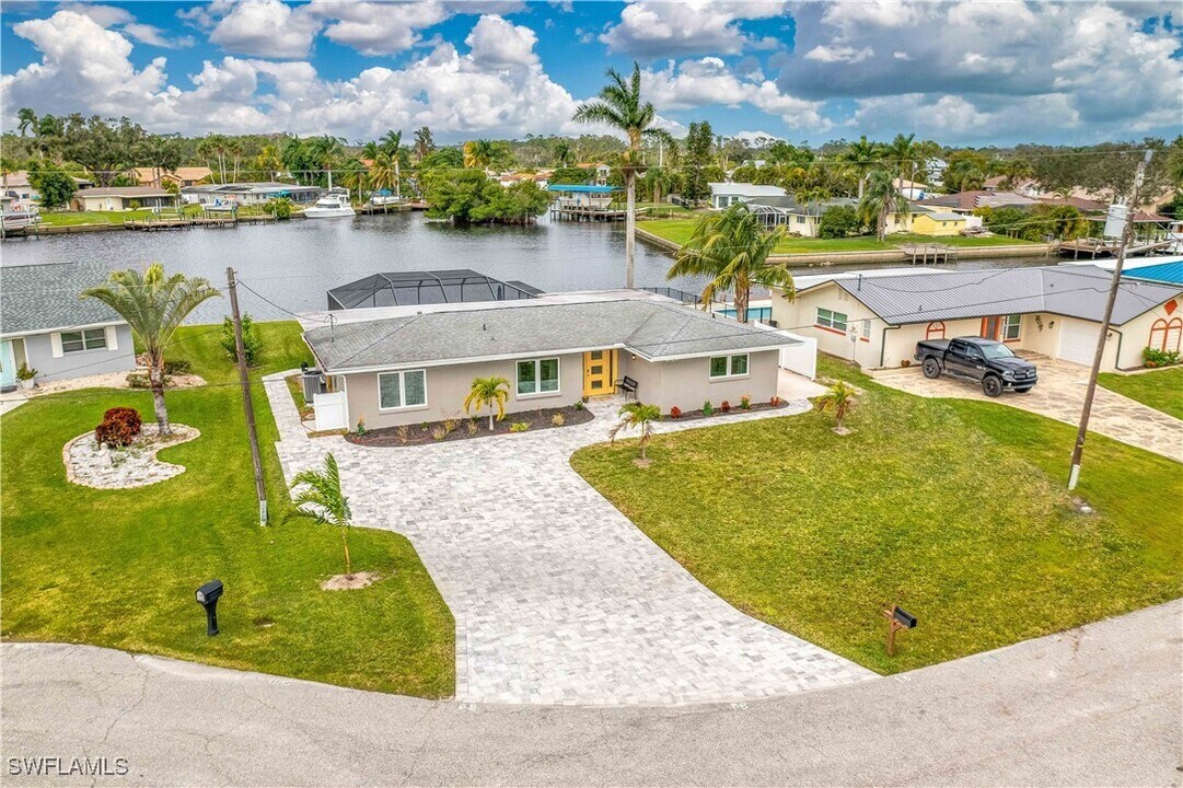 13840 Sleepy Hollow Ln in Ft. Myers, FL - Building Photo