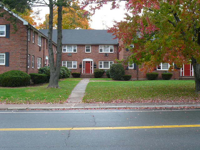 South Park in Manchester, CT - Foto de edificio