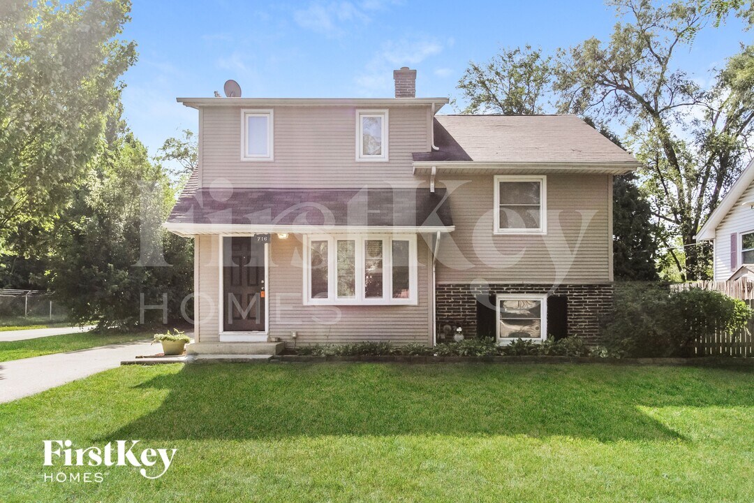 716 Eastland St in Elmhurst, IL - Building Photo